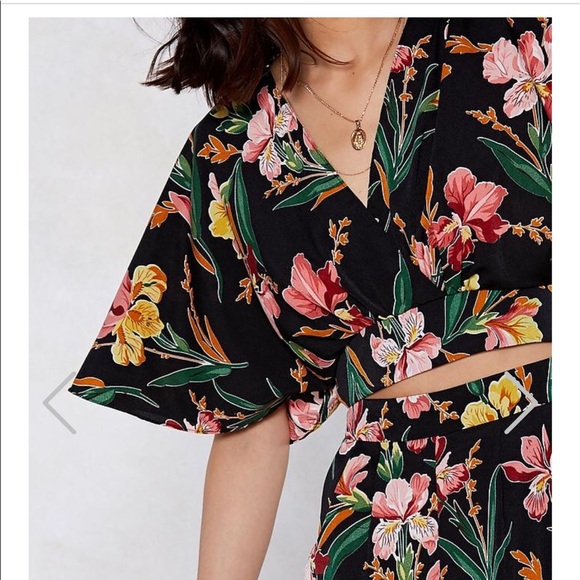 Nasty Gal Tops - Nasty Gal Floral Crop Top